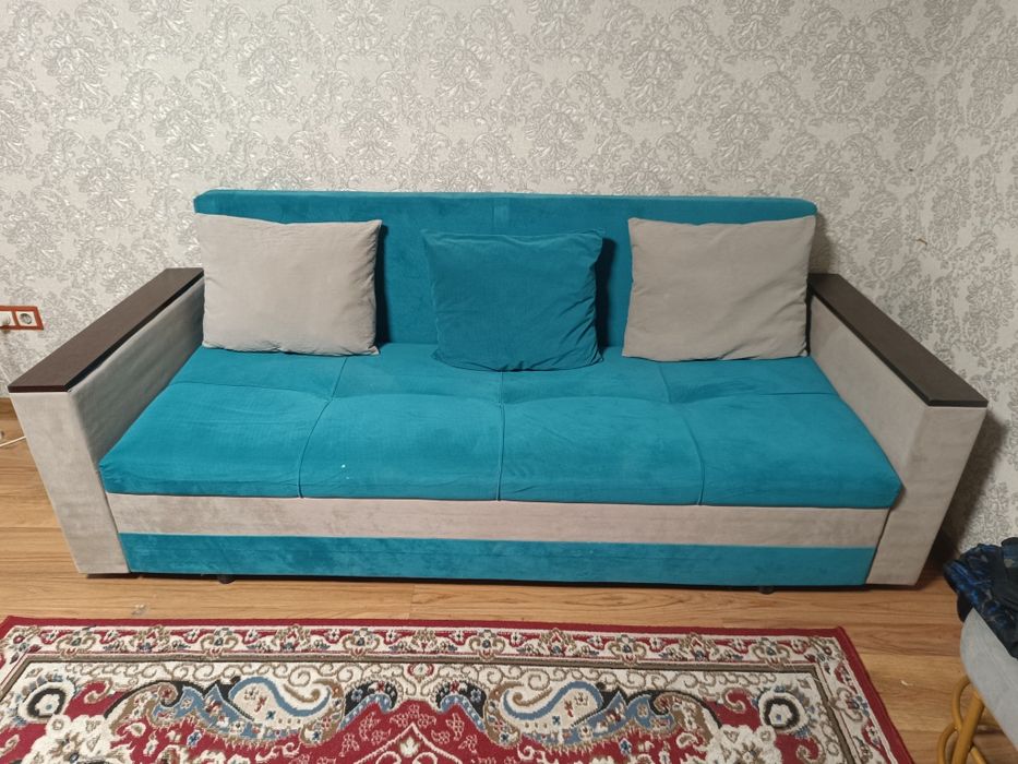 Диван.          .