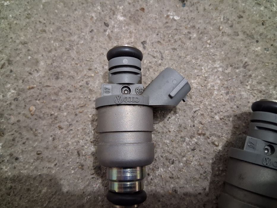 Дюзи бензинови 06A90603IBT от VW Golf5