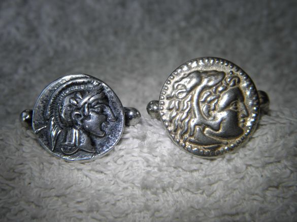 Два вълшебни сребърни пръстена с иновации на антични монети