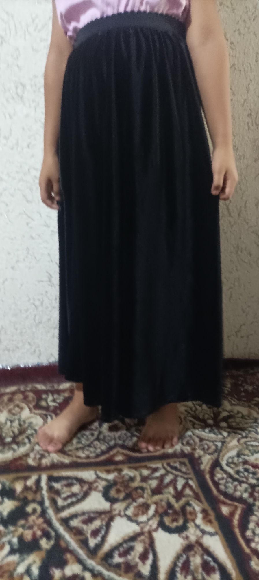 Qora yubka qizlar uchun