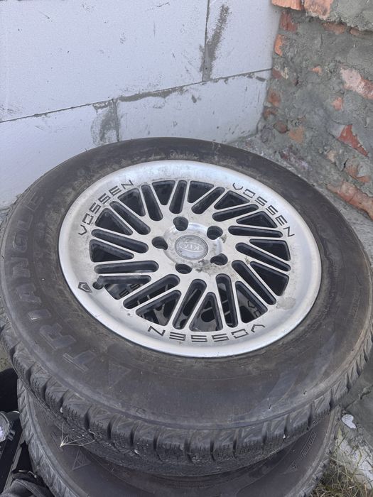 Продам комплект 215/60/16 разболтовка 114.3/5