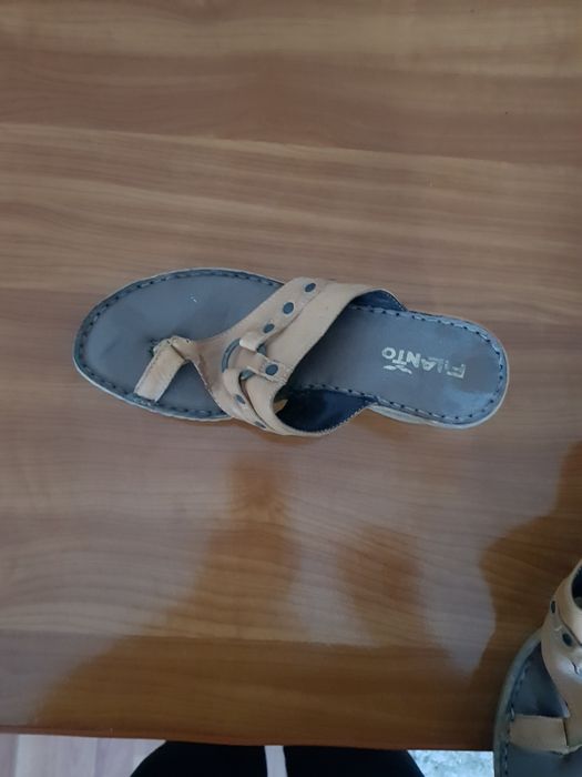 Vand papuci din piele