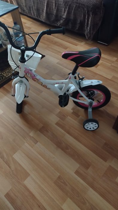 Vând bicicleta copii aproape noua