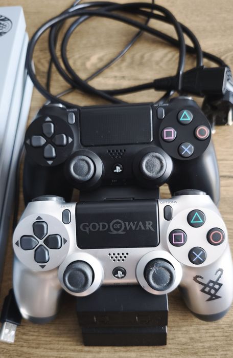 PlayStation 4 Pro, God of War edition