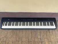 Korg SP-200 pian digital.