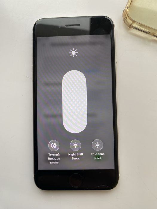 Айфон Se в хорошем состояние