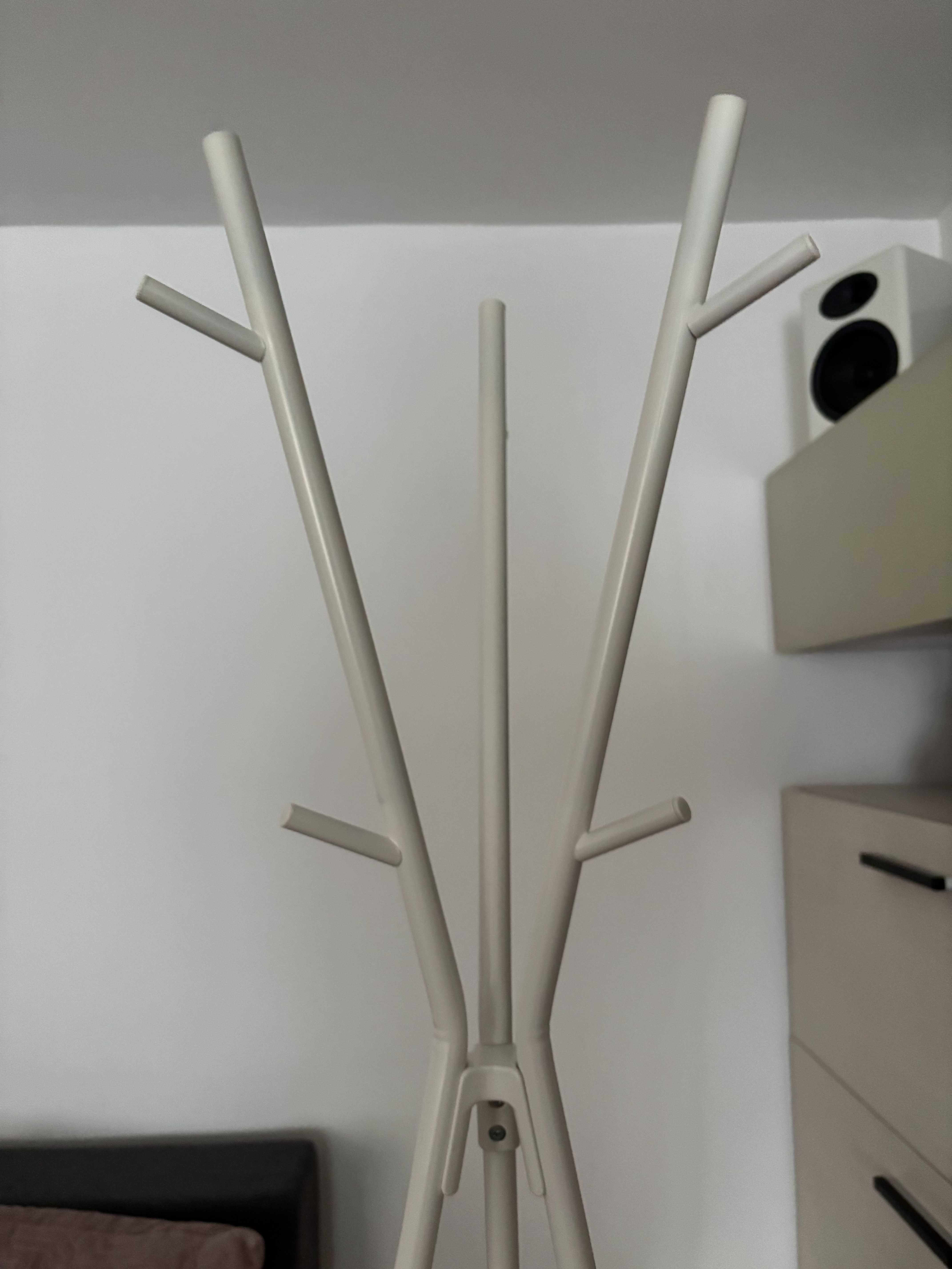 Cuier pentru haine, culoare alb, material metal, stare f buna.