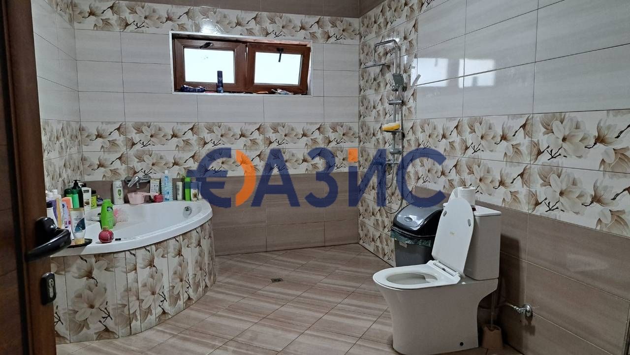 Къща с двор В Меден Рудник, Бургас, с изглед към езерото, РЗП 206 кв.