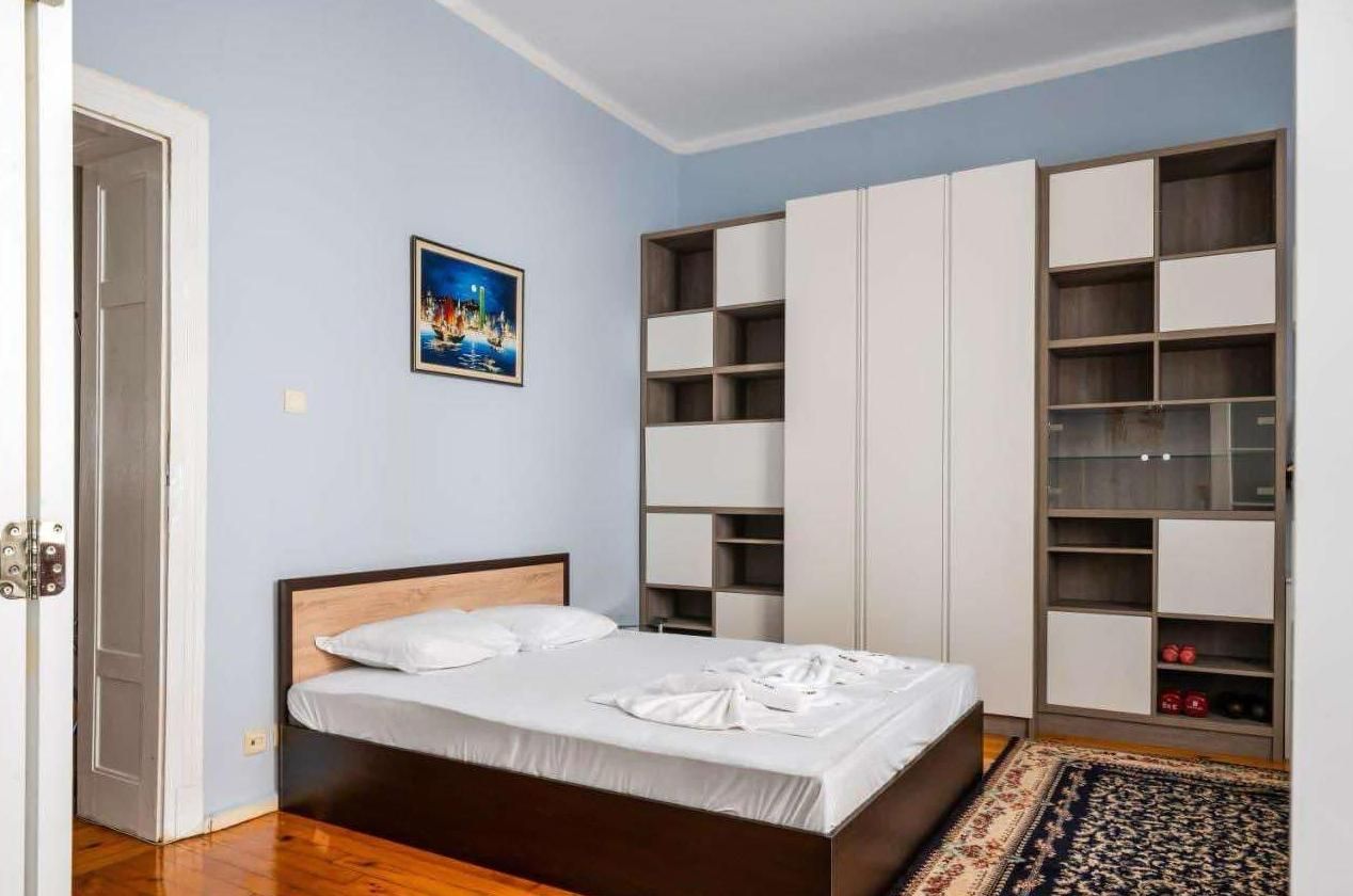 Дава се под наем Тристаен апартамент в София, Център - 100 кв.м за 950 € - Снимка #4