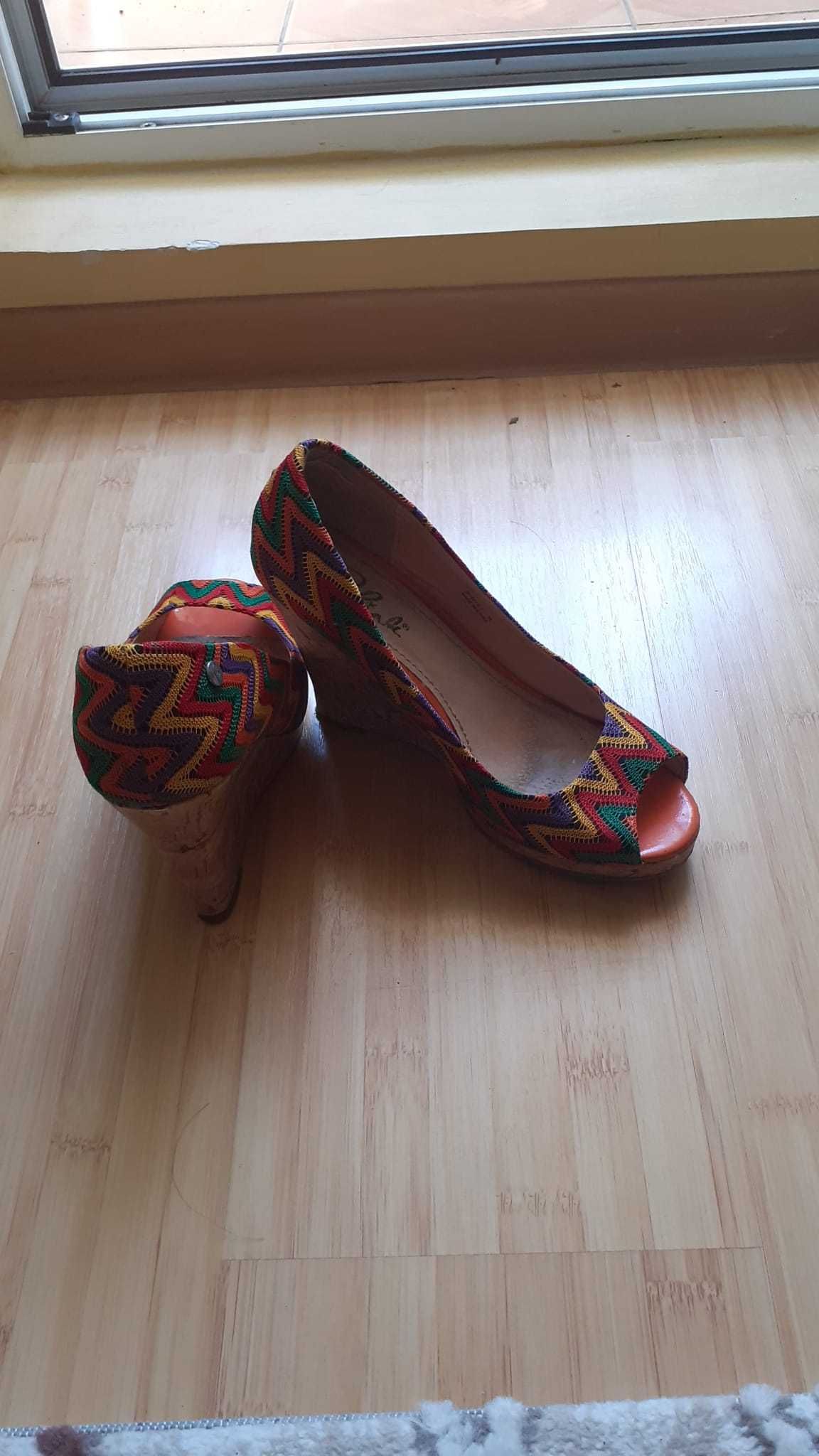 Sandale colorate, masura 38