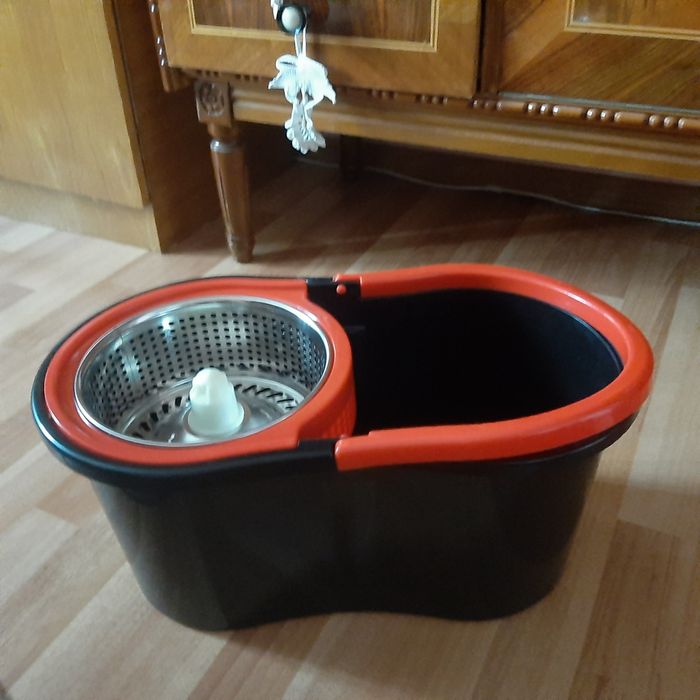 Galeata de mop rotativ