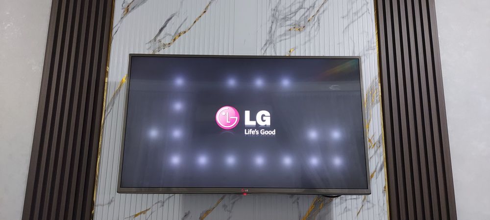 Телефизор LG метровый