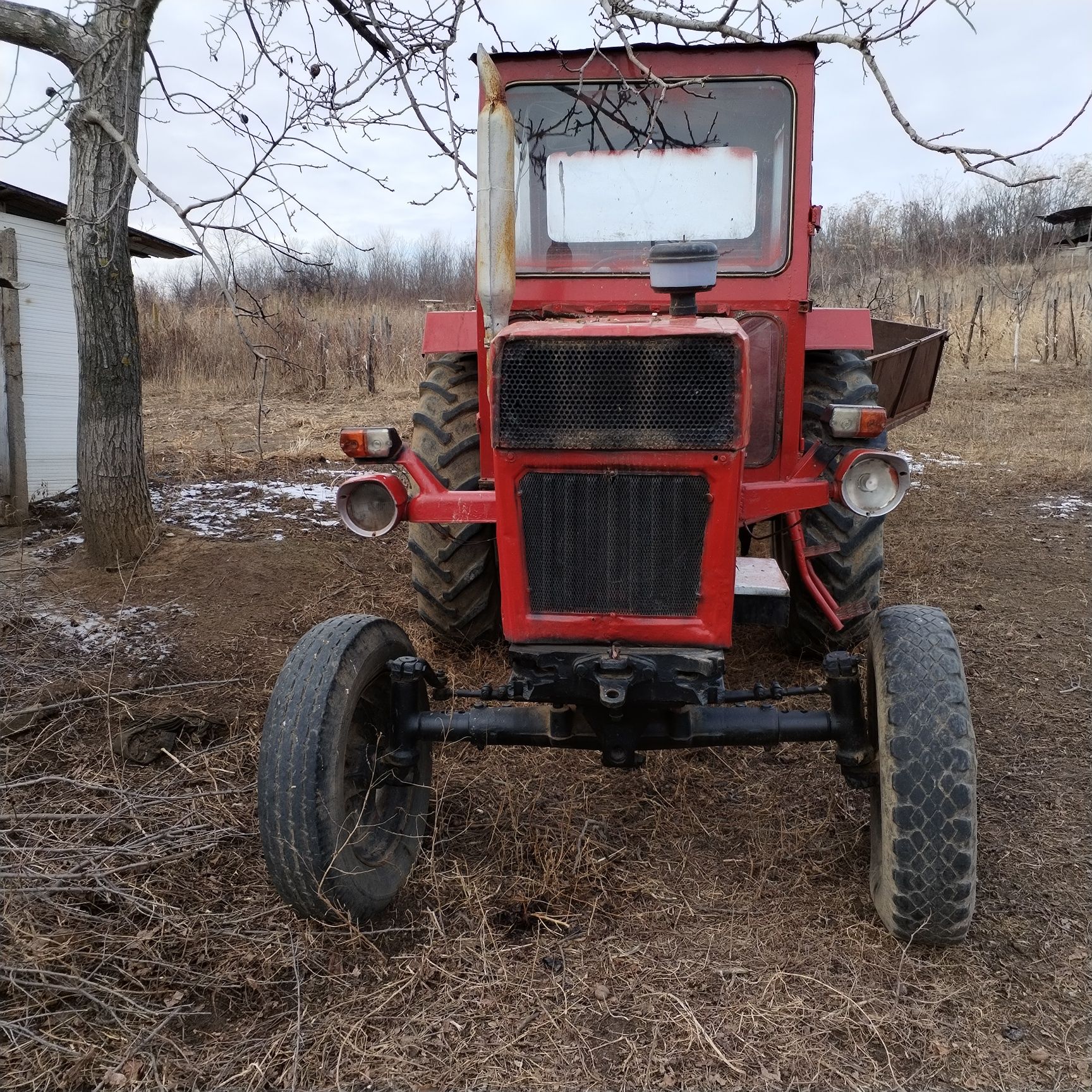 Vânt tractor U 650 cu utilaje