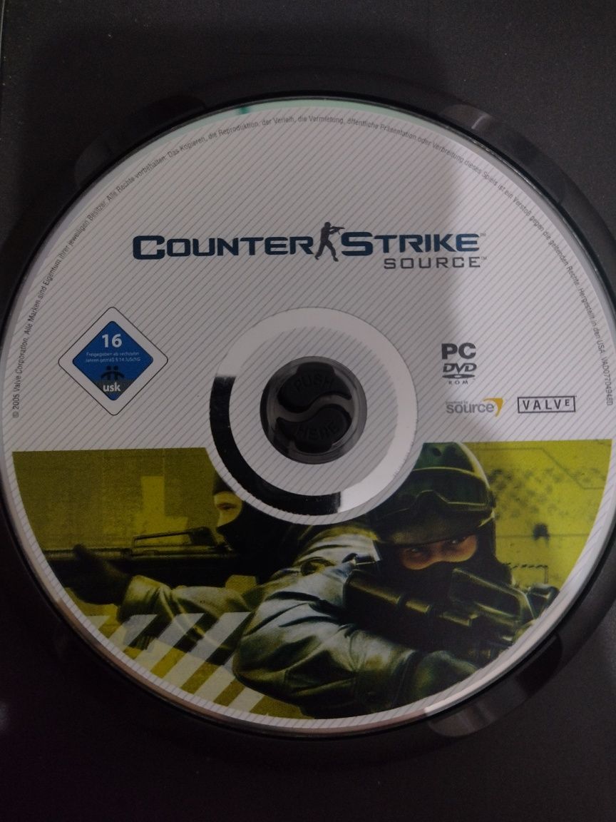 Vând DVD Counter Strike : Source + Stick USB cu conturi jocuri.