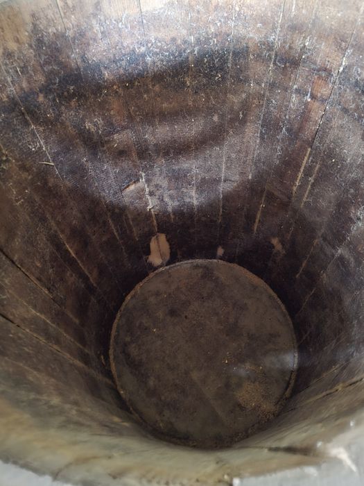 Cadă în care a fost depozitat cucuruz