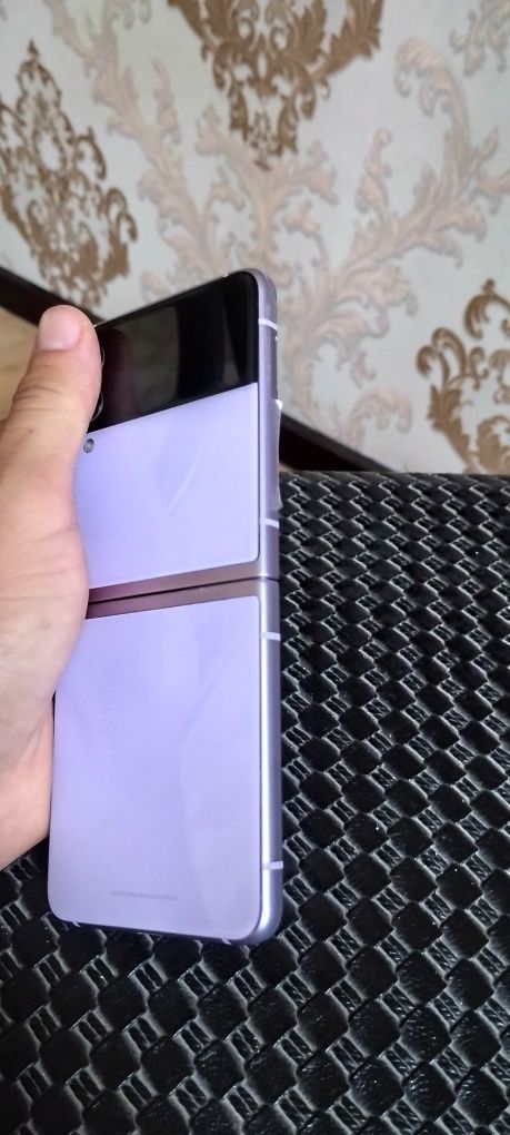 Samsung Z Flip 3 ideal