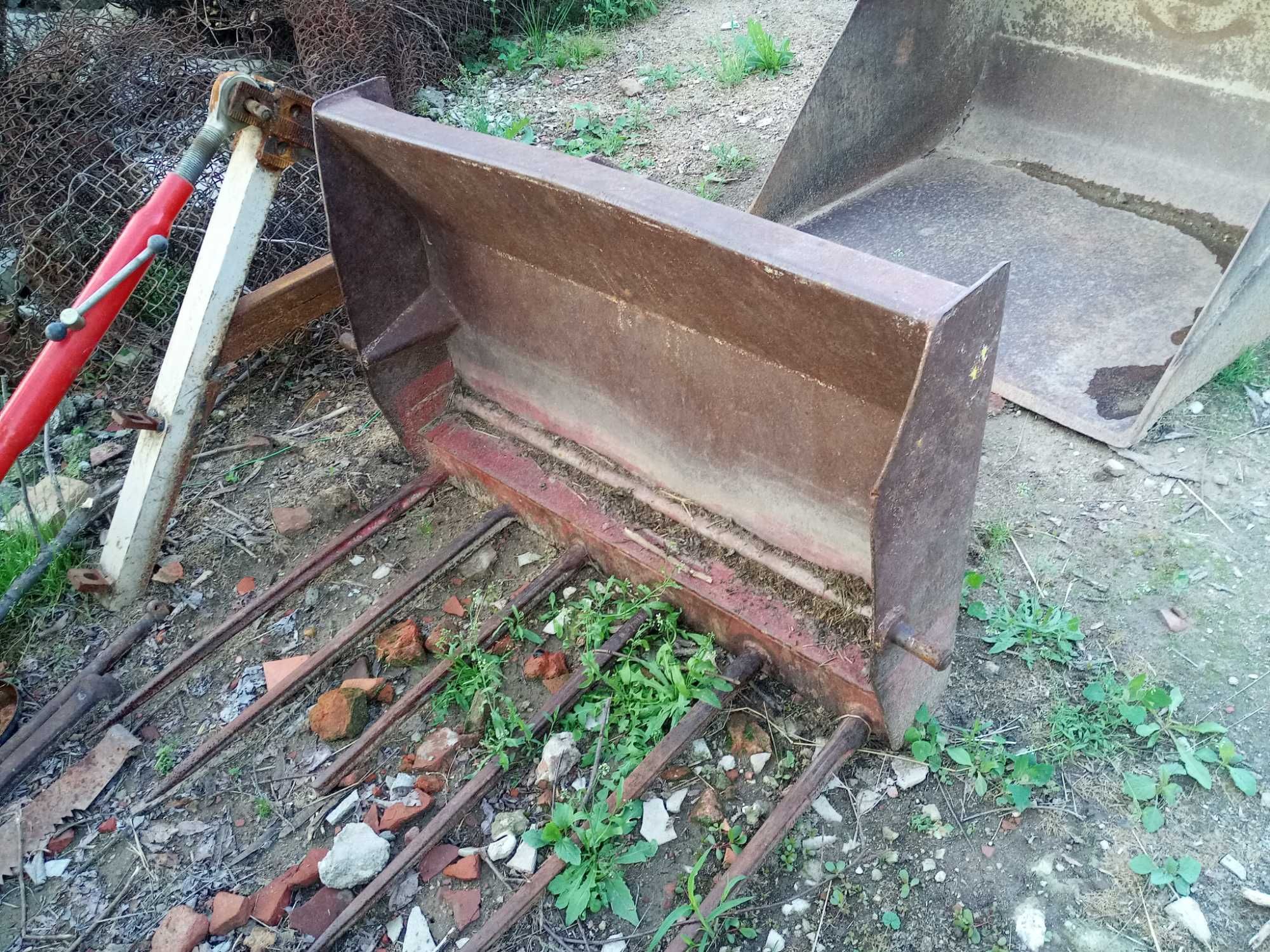 Vând tractor fiat 680 dt 4x4, cu încărcător frontal și plug reversibil