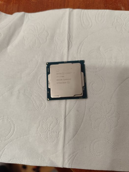 Продам процессор i7 7700