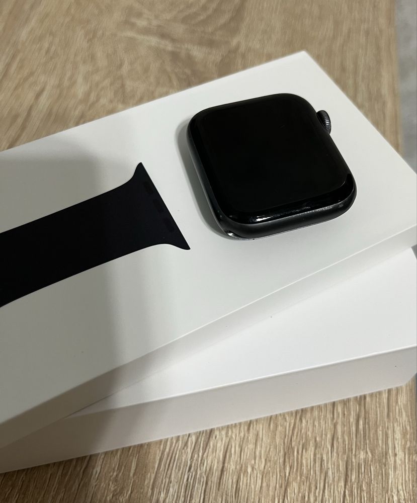 Часы Apple Whatch 4
