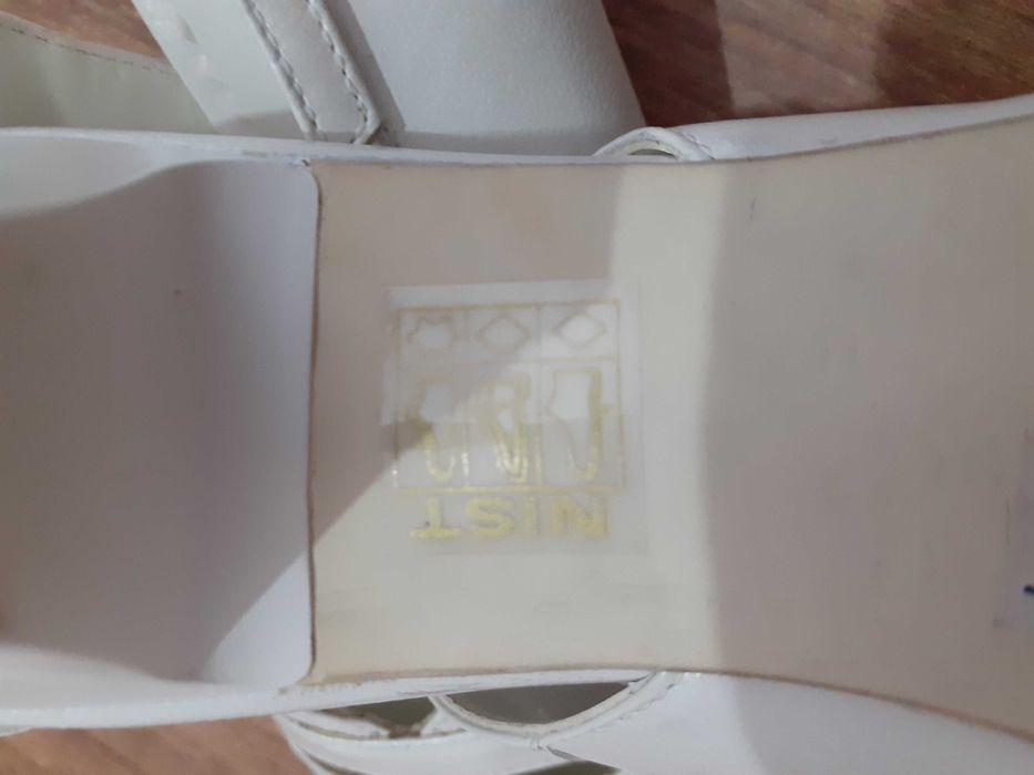 Pantofi din piele
