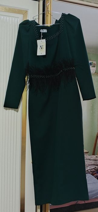 Платье темно- зелёное новое с этикеткой