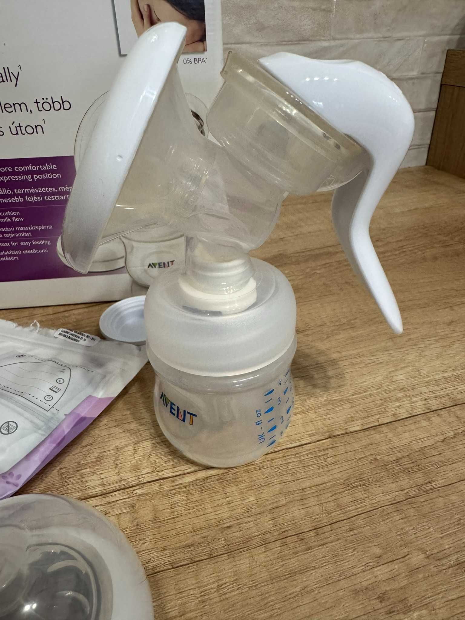 Pompa de san manuala Philips Avent + pungi de pastrare a laptelui