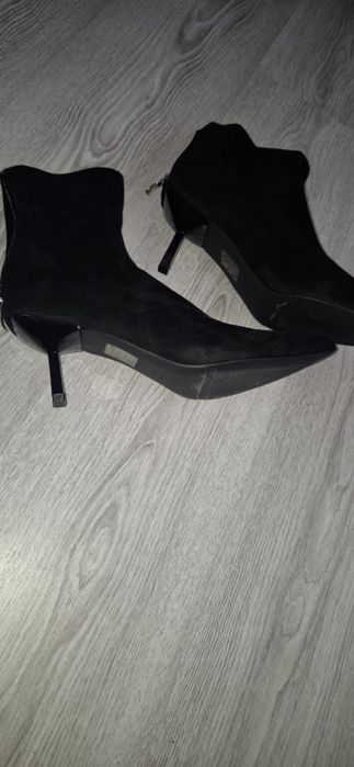 Дамски велурени боти на ток