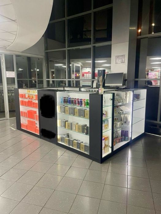 Срочно ! Продаю торговую витрину