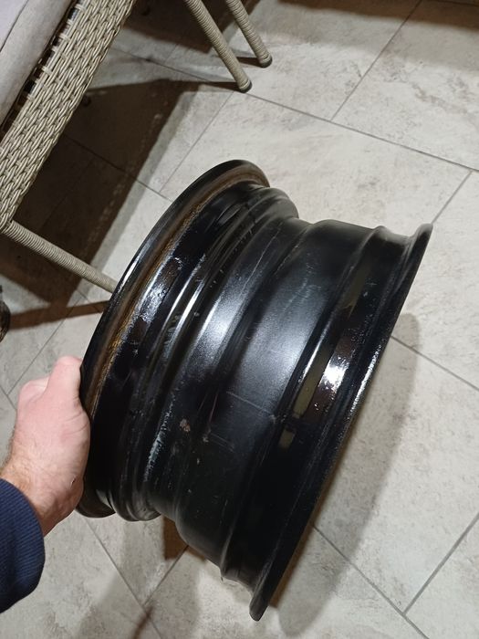 Vând 4 jante de tablă cu capace