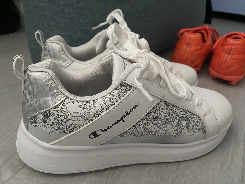 Incaltari fete , impecabile , aproape noi, mar 37