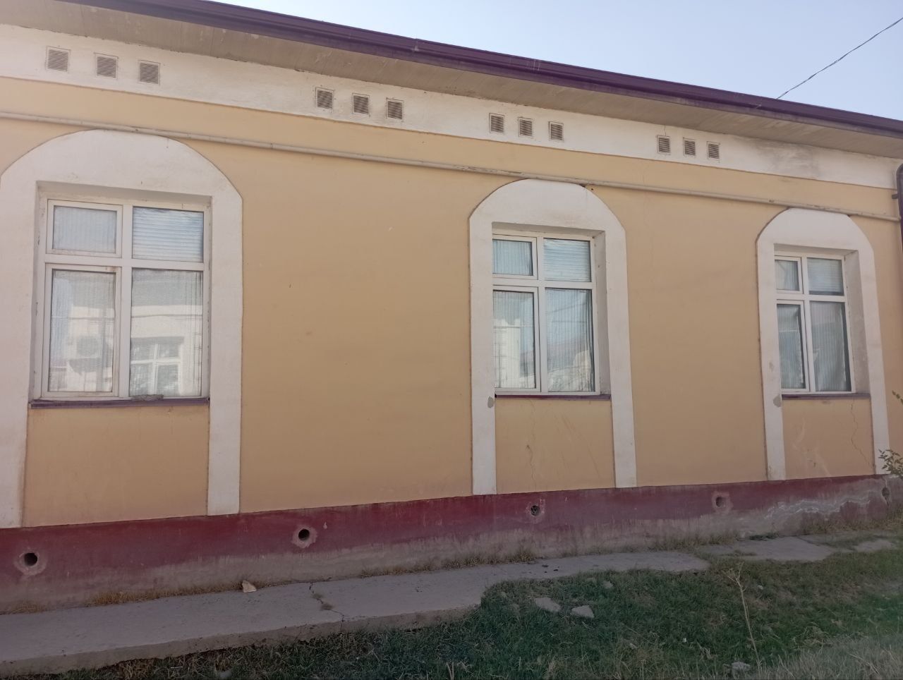 6 sotixli kottej sotiladi
