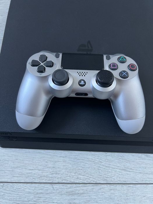 Ps 4 Slim plus 1 controler