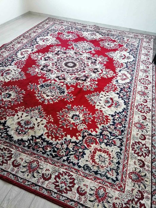 Персийски килим 2,50 /3,50 м. .Произведен в България. 160 лв