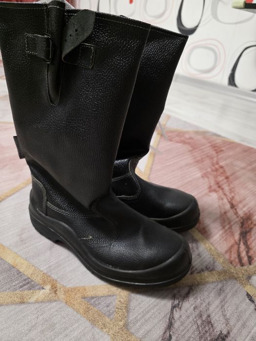 Продам спецобувь сапоги зимние