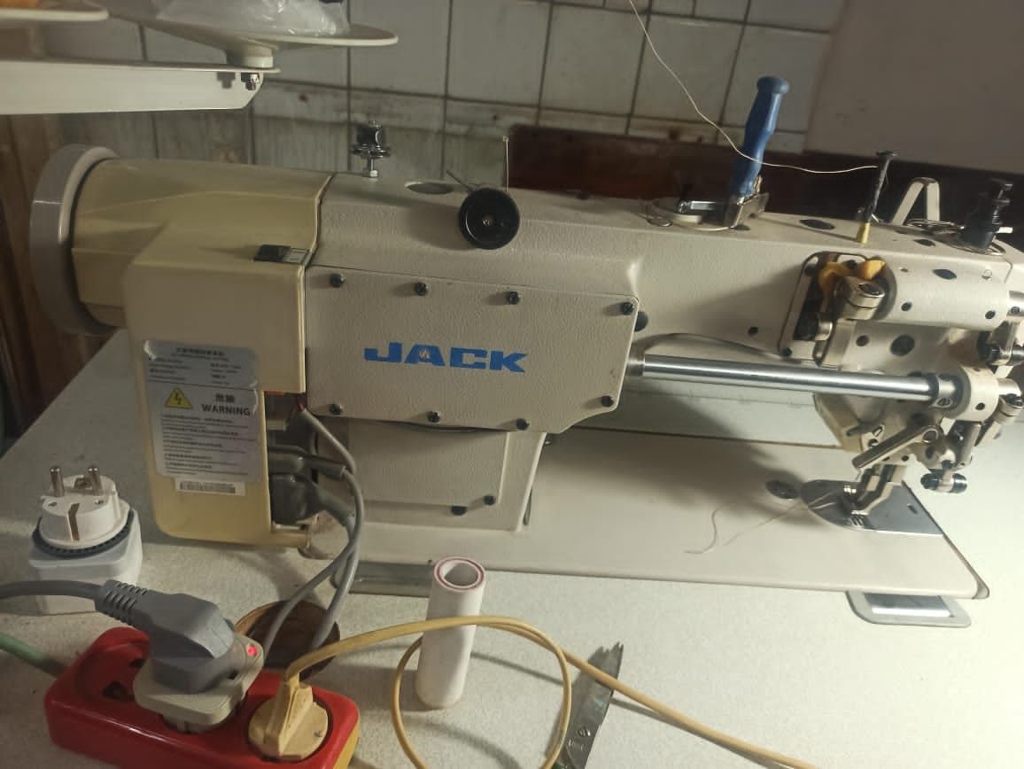Продам машинку Промышленная шагайка Жакки