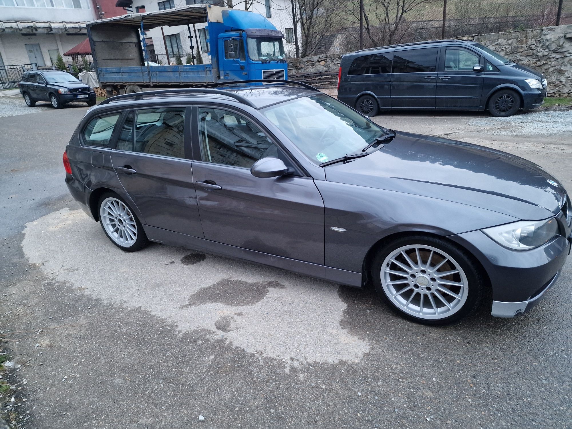 Vând BMW 318 an 2008  2.ol