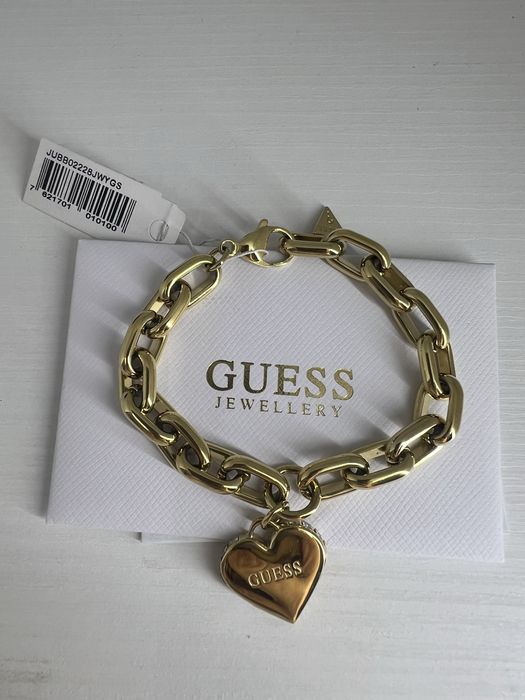 Гривна Guess със сърчице