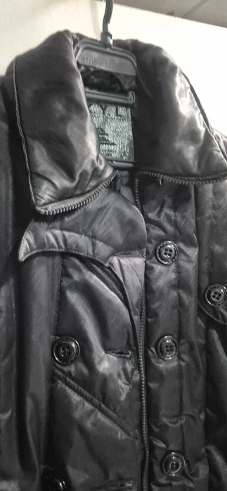 Продавам дамски черни палта.