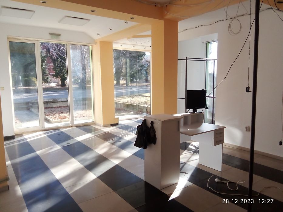 продавам магазин и фризьорски салон