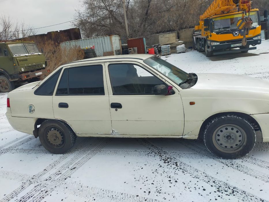 Продам нексия машину