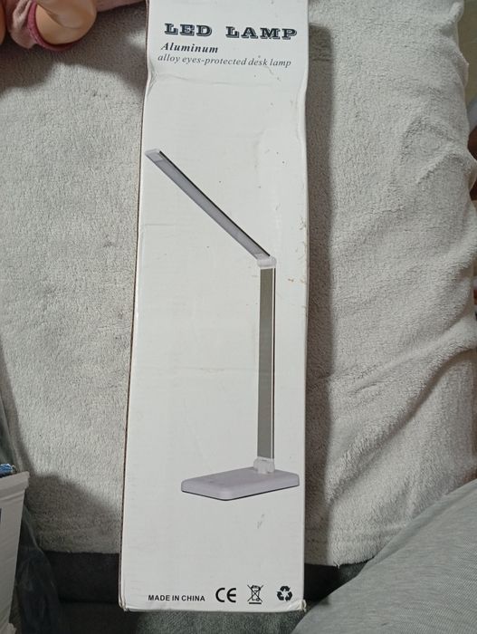 lampă de birou cu LED-uri, concepută pentru a proteja ochii.Noua