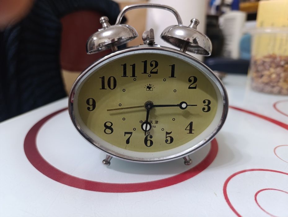 Ceas deșteptător Shanghai China.