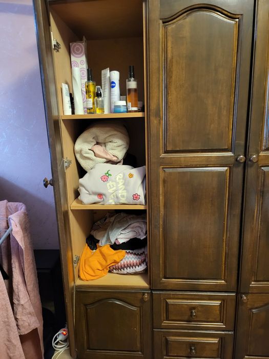 Трикрилен гардероб