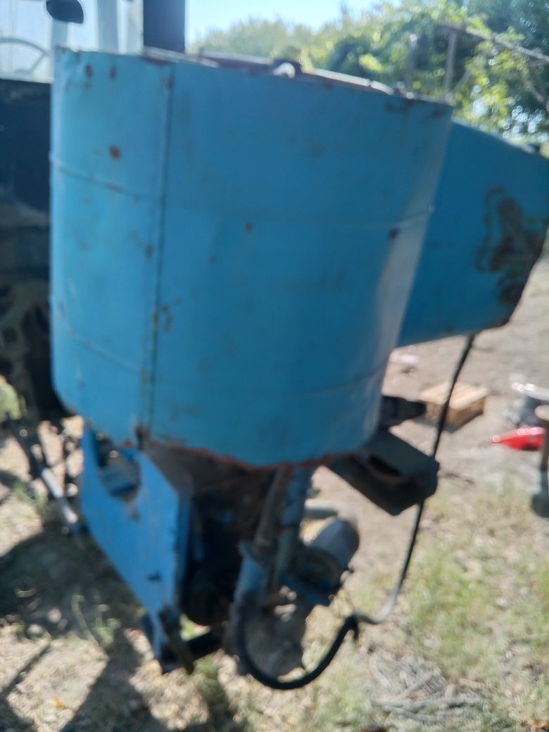 Ovx 28 traktor Sotiladi