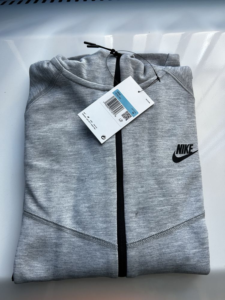 Nike tech fleece(чисто нов)