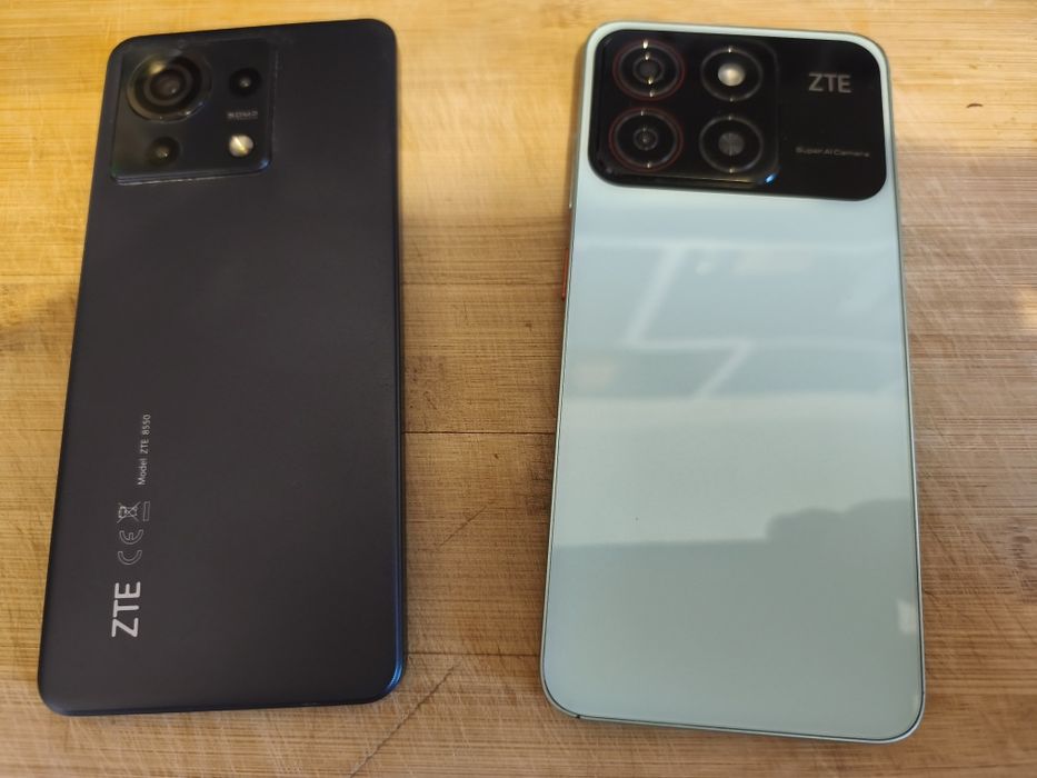 Два телефона ZTE