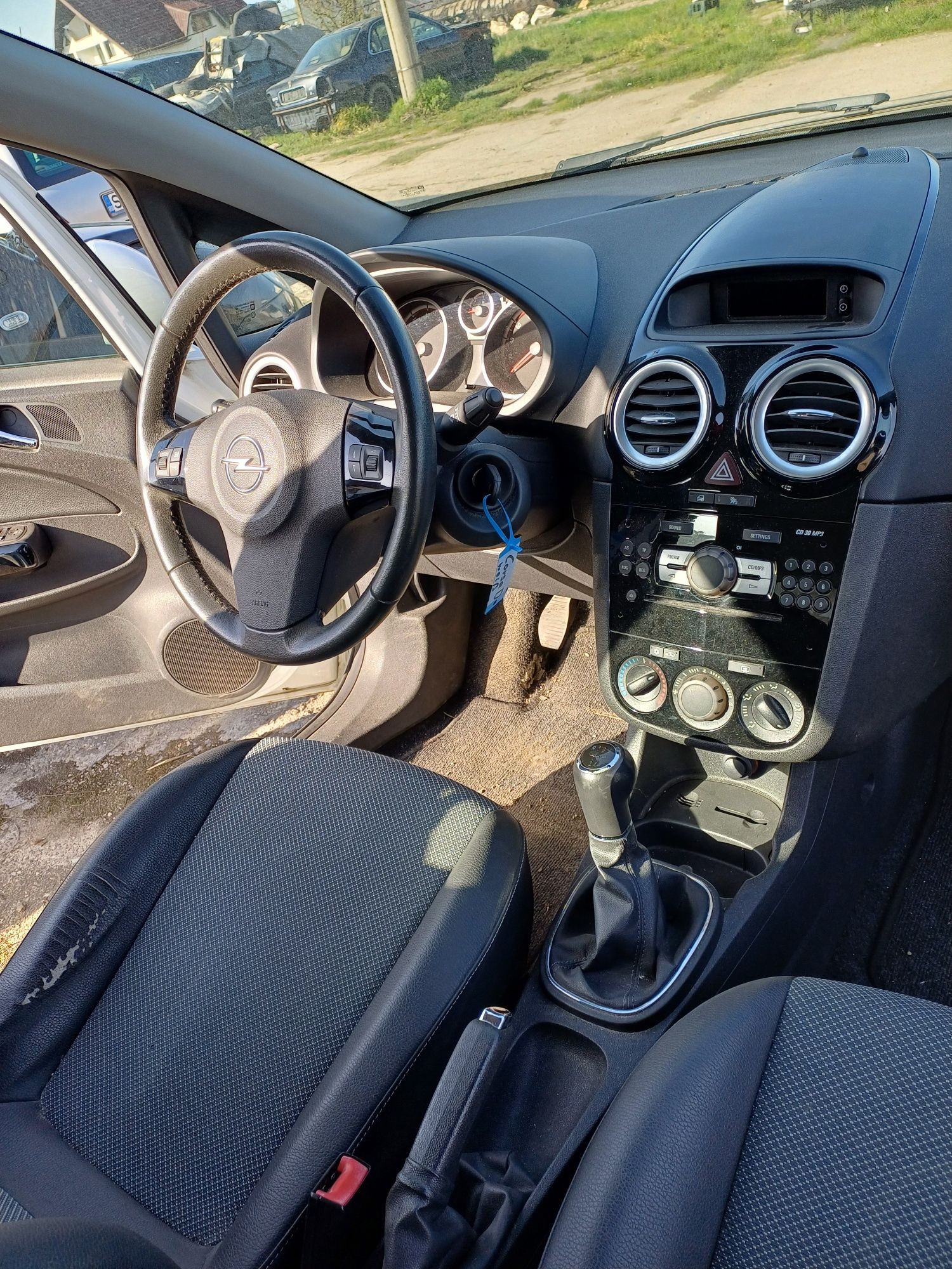 Opel Corsa 1.2 benzină an 2009