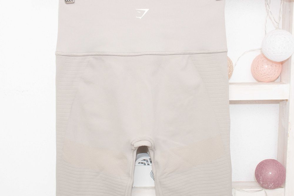 Gymshark дамски оригинален сиво-бежов безшевен клин висока талия S