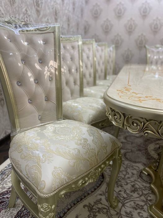 Цехдан жозибакор (хуррам) стол ва стуллар