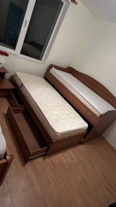 легла  с матраци